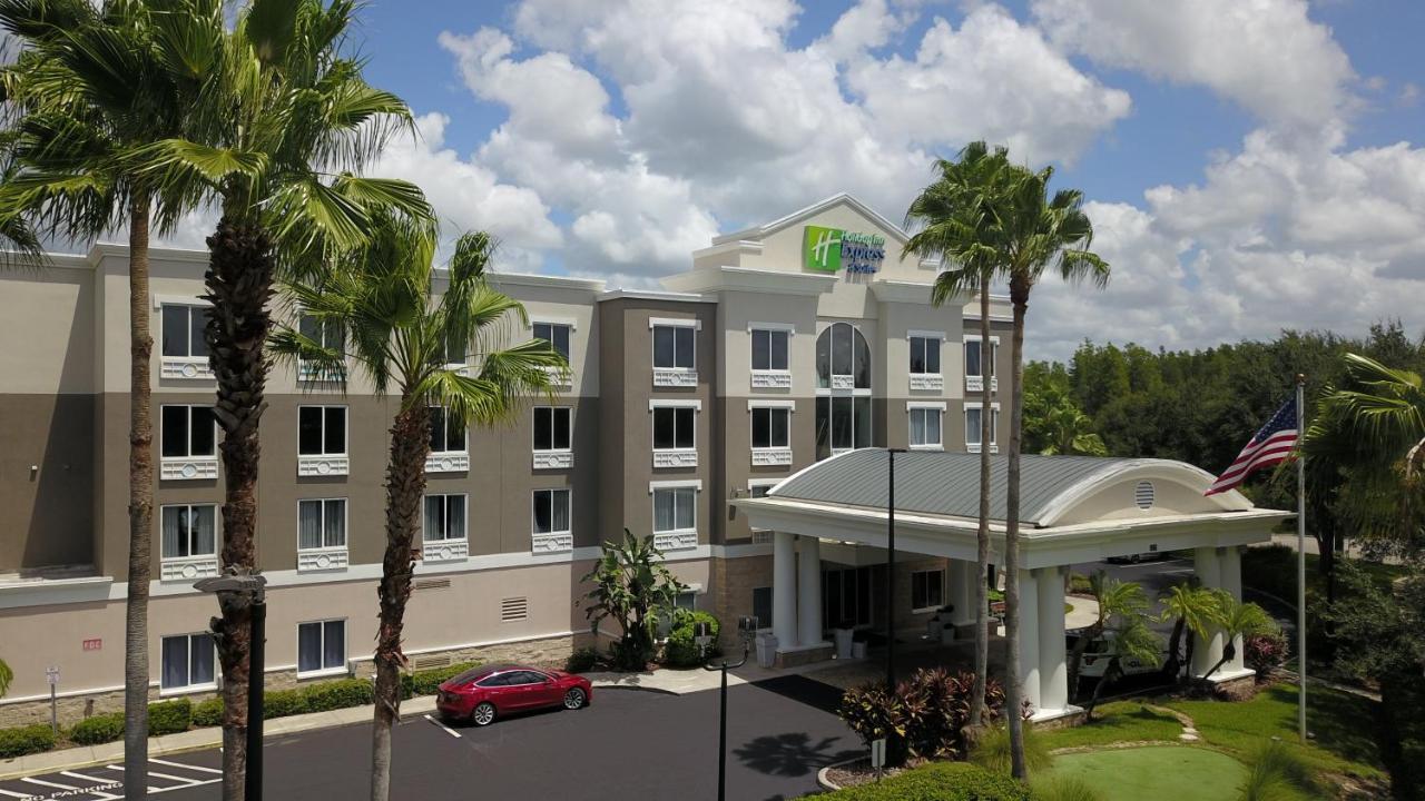 Holiday Inn Express And Suites Tampa I-75 At Bruce B. Downs By Ihg Exterior photo