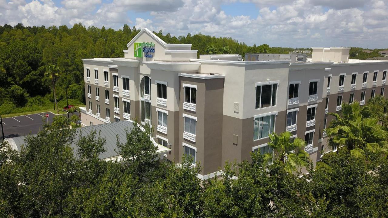 Holiday Inn Express And Suites Tampa I-75 At Bruce B. Downs By Ihg Exterior photo