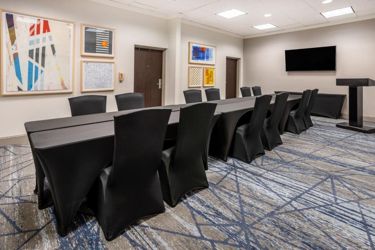 Holiday Inn Express And Suites Tampa I-75 At Bruce B. Downs By Ihg Exterior photo