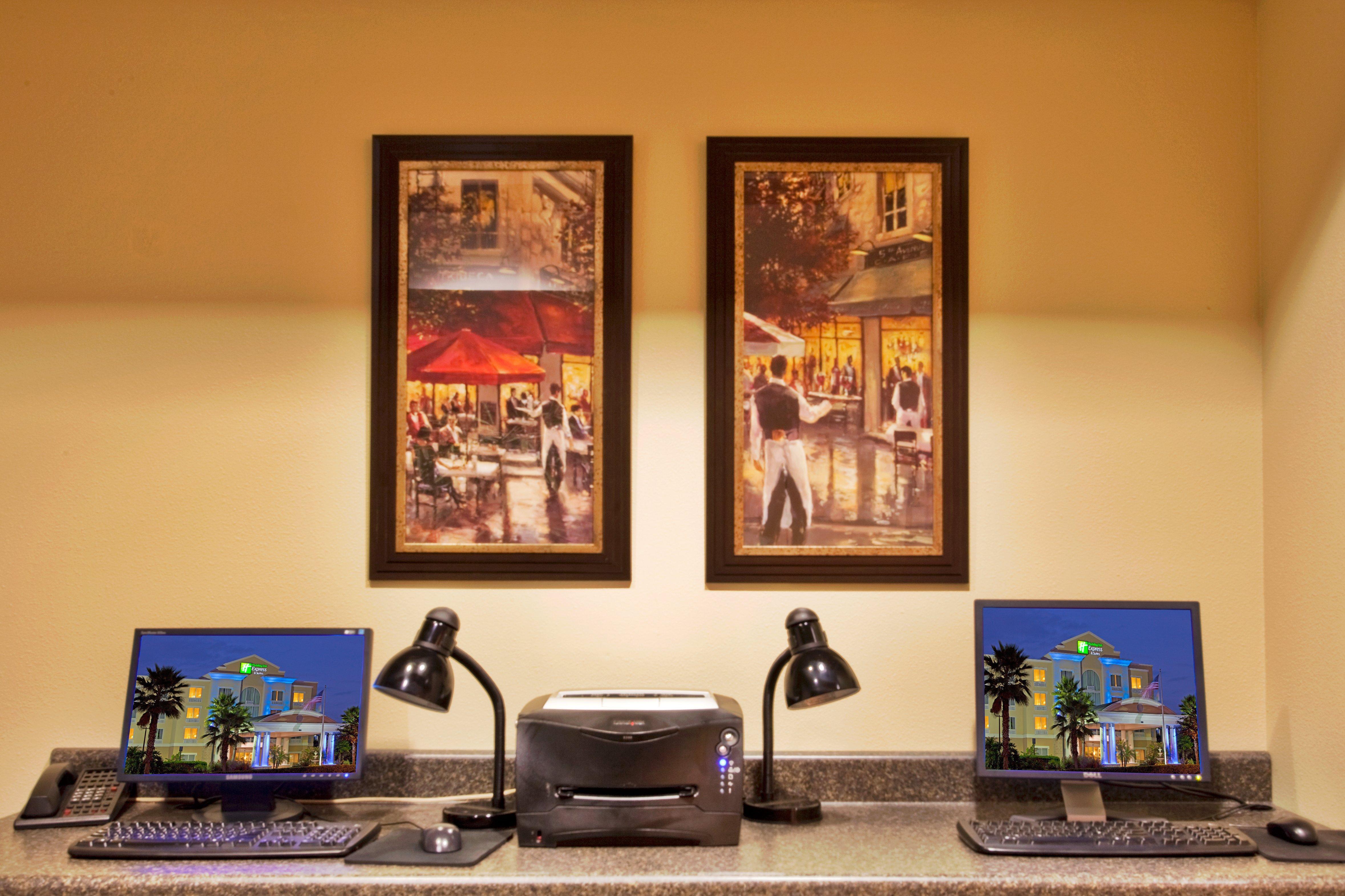 Holiday Inn Express And Suites Tampa I-75 At Bruce B. Downs By Ihg Exterior photo
