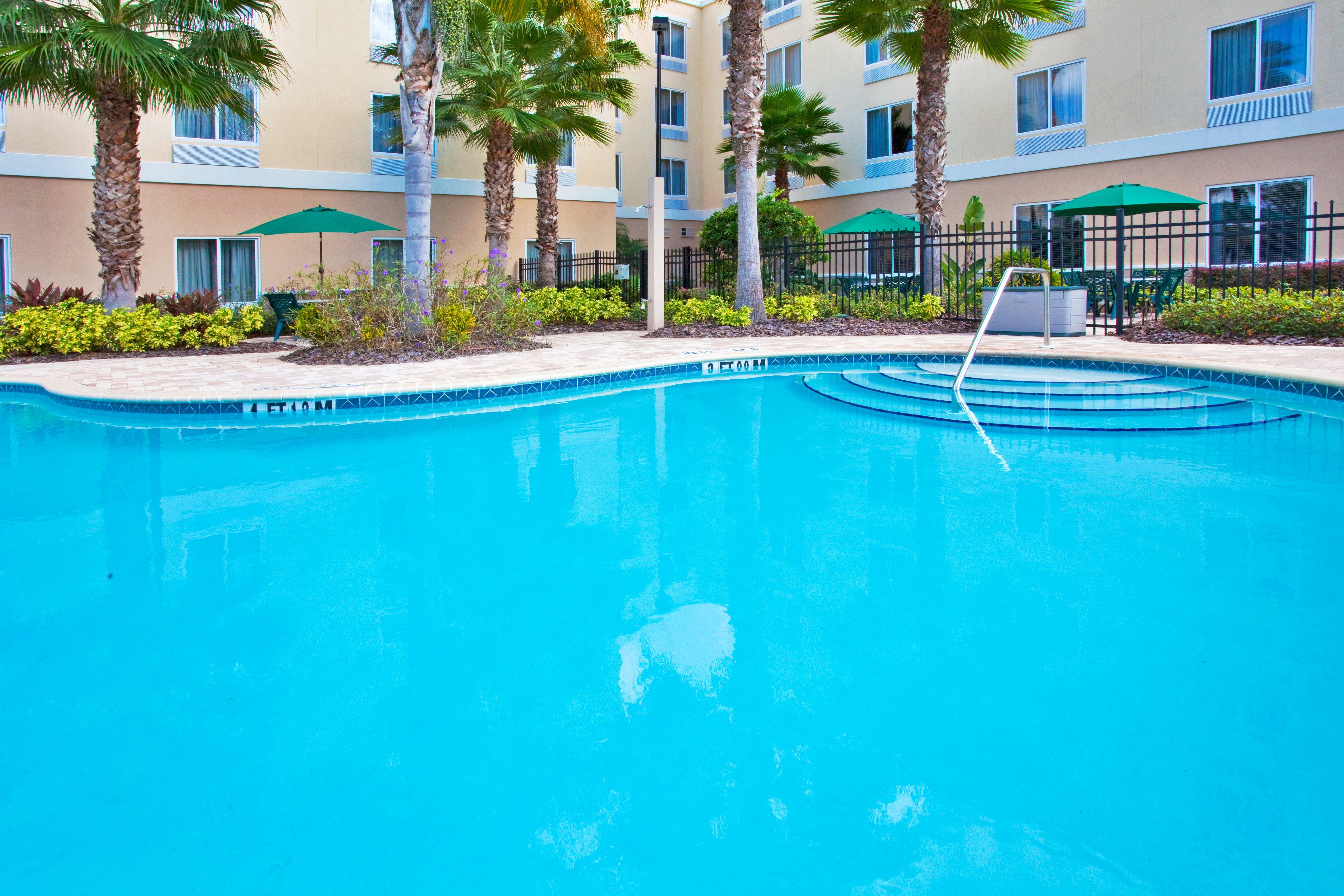 Holiday Inn Express And Suites Tampa I-75 At Bruce B. Downs By Ihg Exterior photo