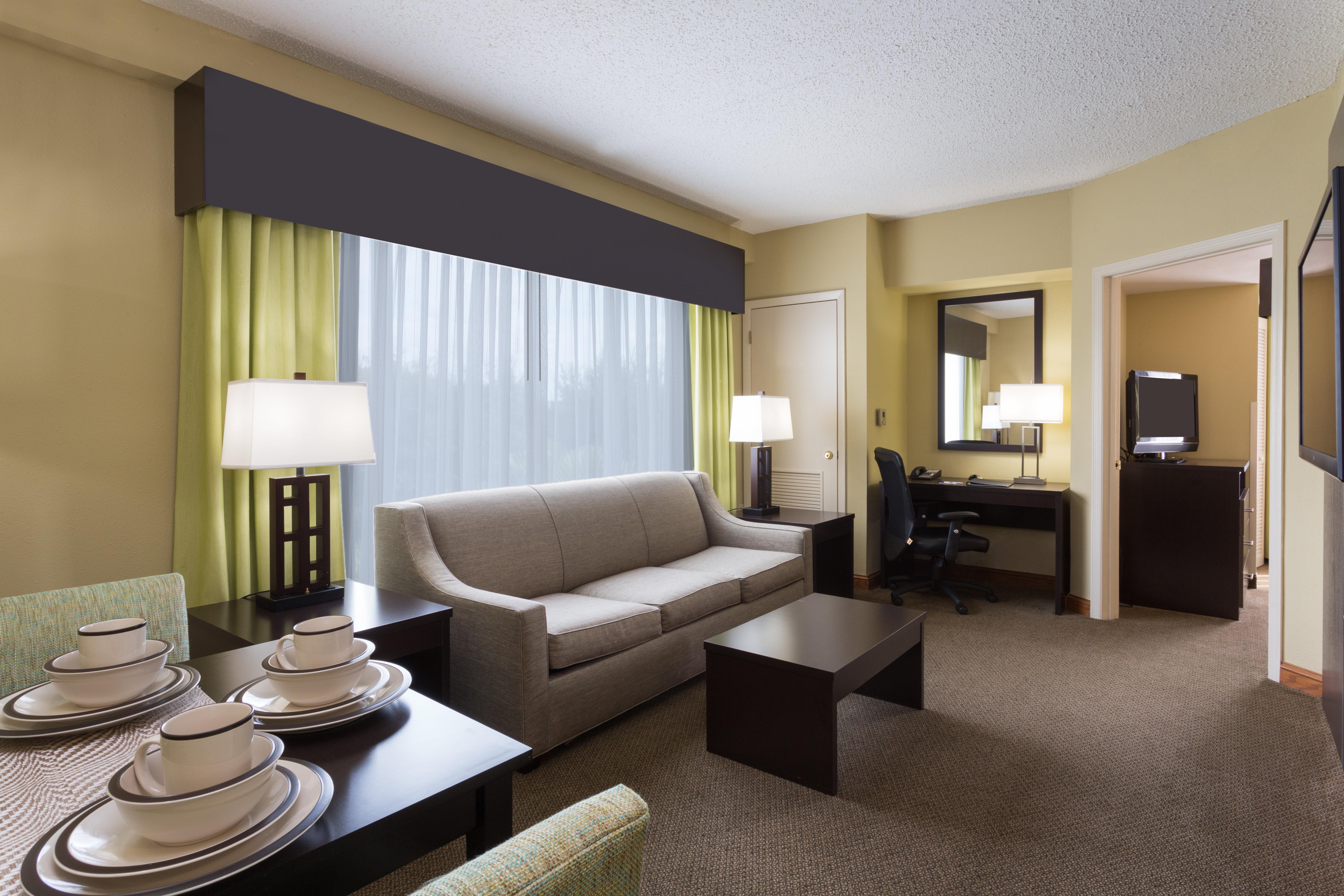 Holiday Inn Express And Suites Tampa I-75 At Bruce B. Downs By Ihg Exterior photo