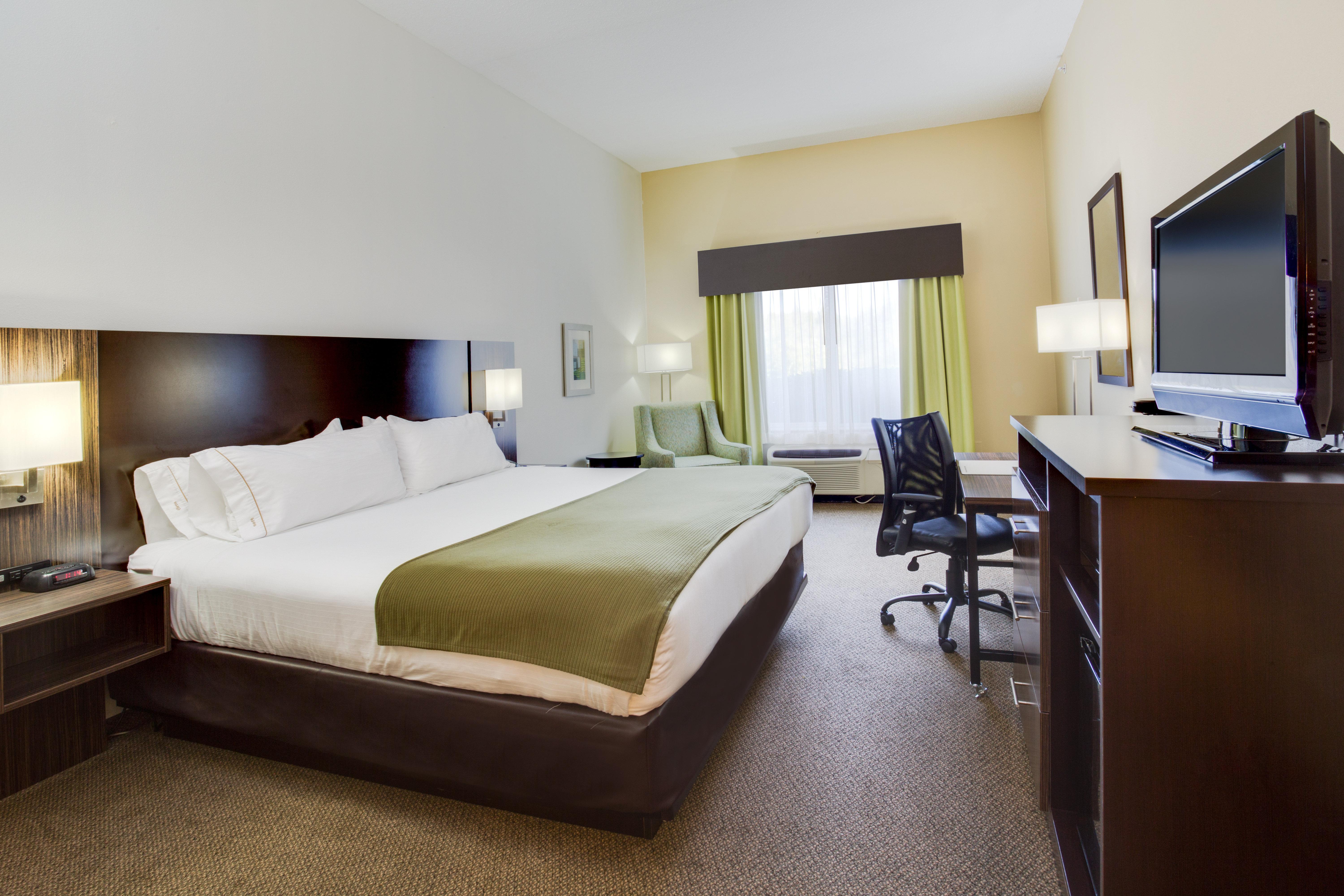 Holiday Inn Express And Suites Tampa I-75 At Bruce B. Downs By Ihg Exterior photo