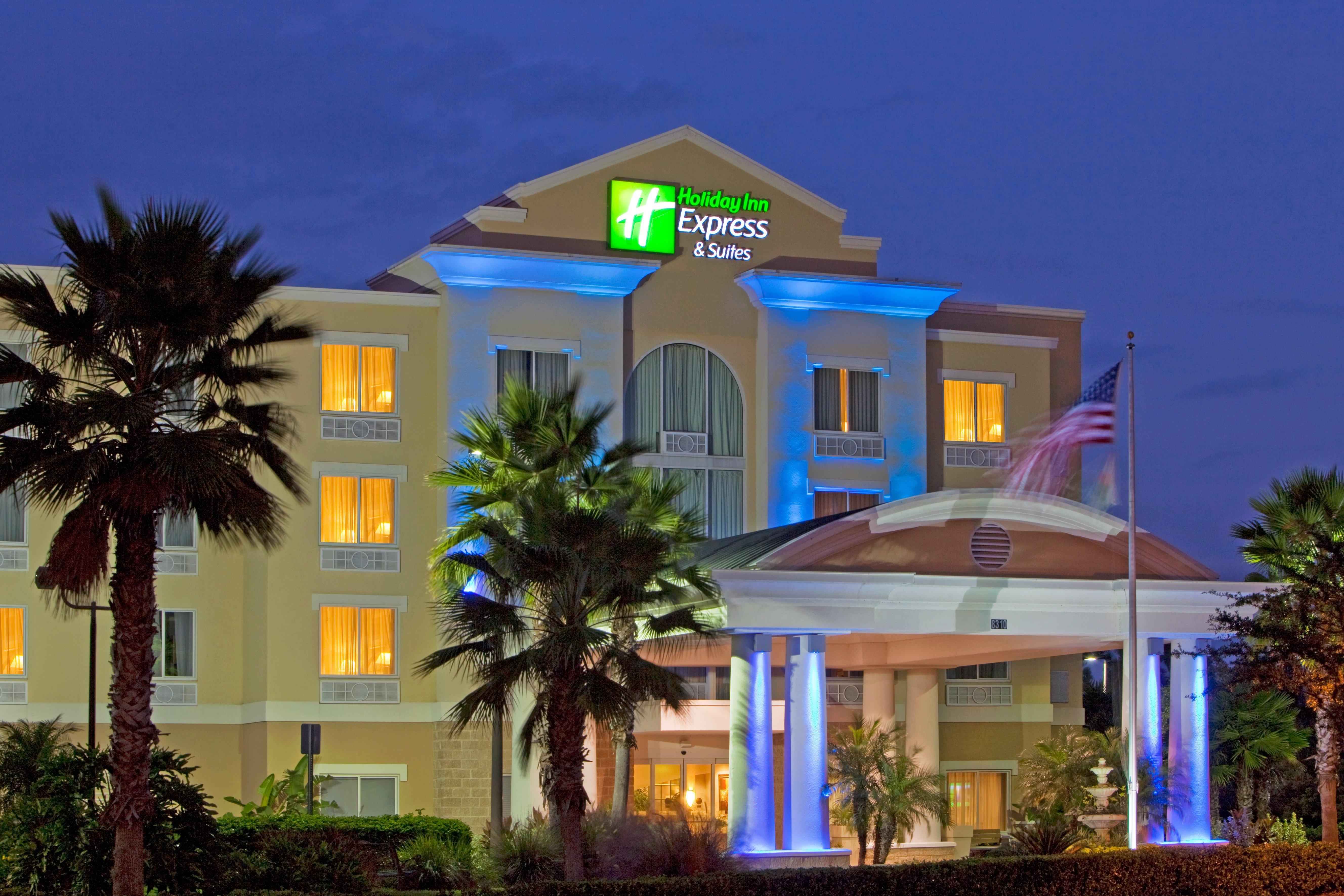 Holiday Inn Express And Suites Tampa I-75 At Bruce B. Downs By Ihg Exterior photo