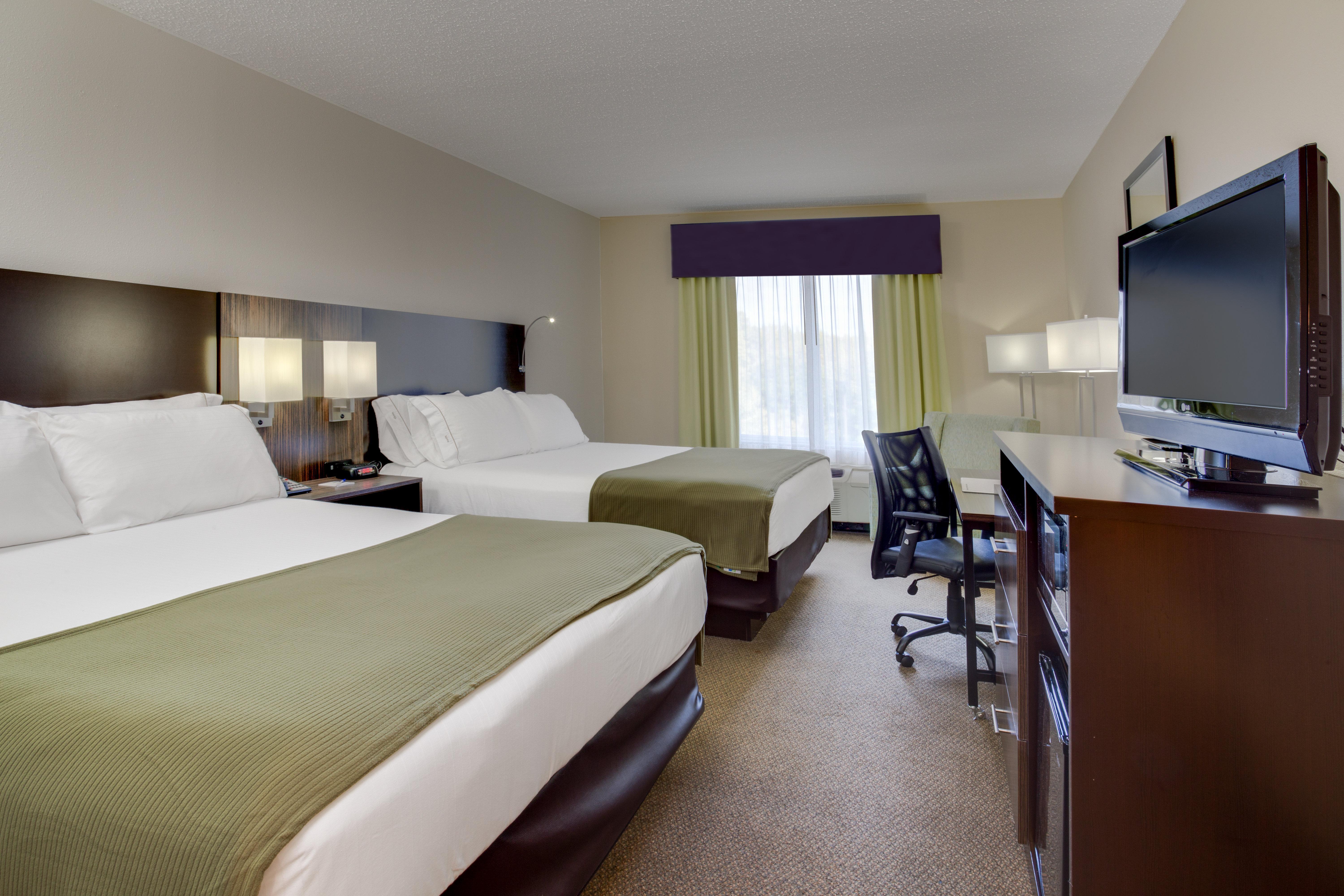 Holiday Inn Express And Suites Tampa I-75 At Bruce B. Downs By Ihg Exterior photo