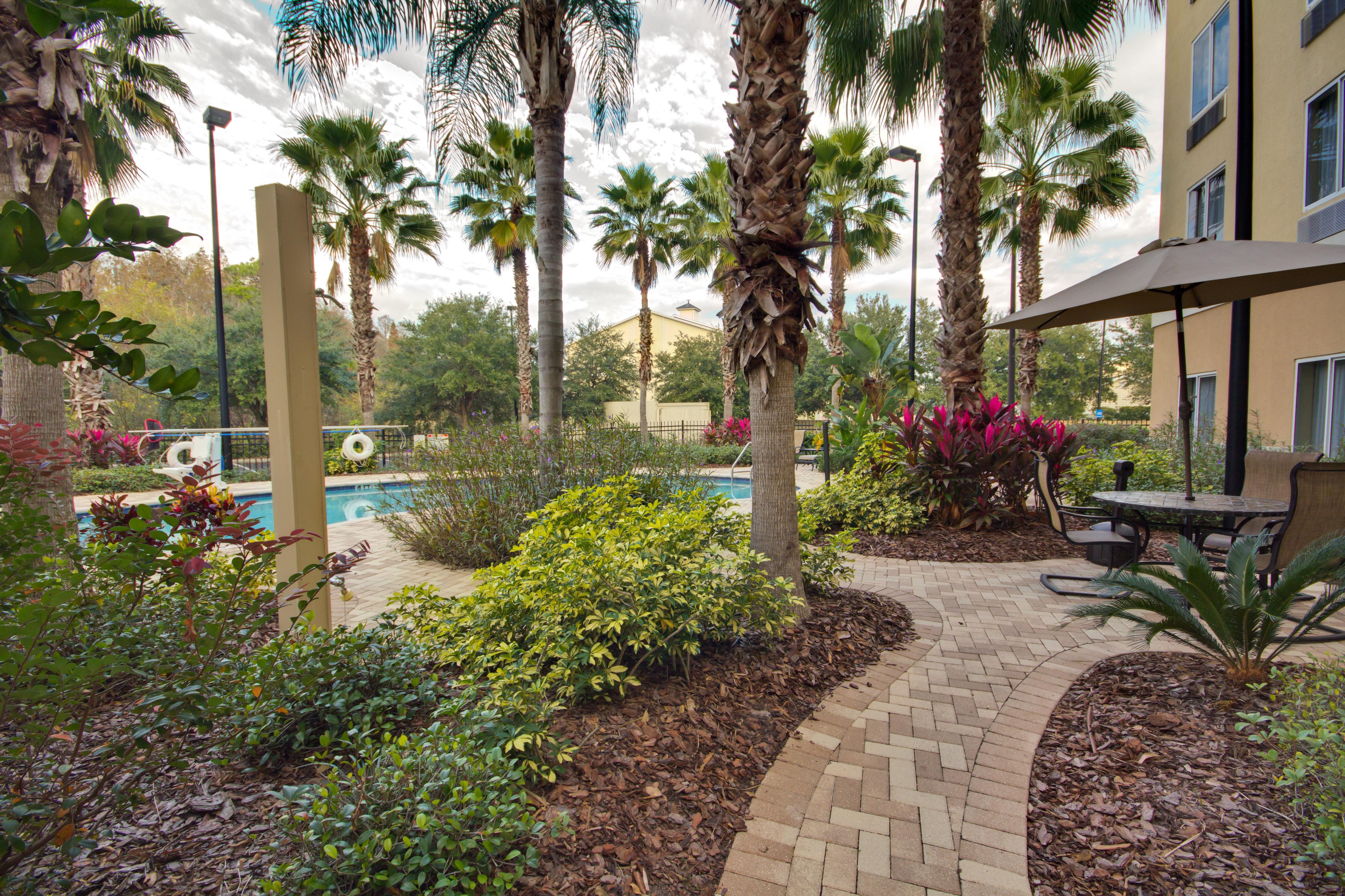 Holiday Inn Express And Suites Tampa I-75 At Bruce B. Downs By Ihg Exterior photo